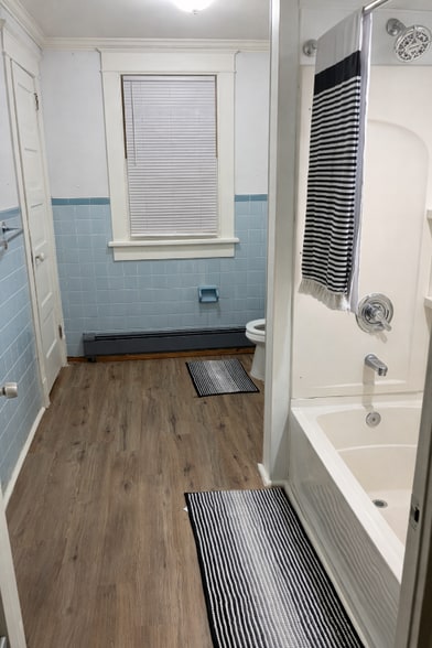 Building Photo - 247 N Main St