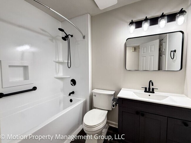 Building Photo - 1330 Hillcrest Dr