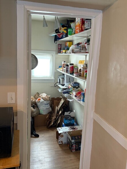 Building Photo - 2126 W Barry Ave