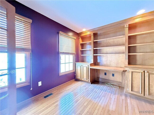 Building Photo - 175 Crown Royal Dr