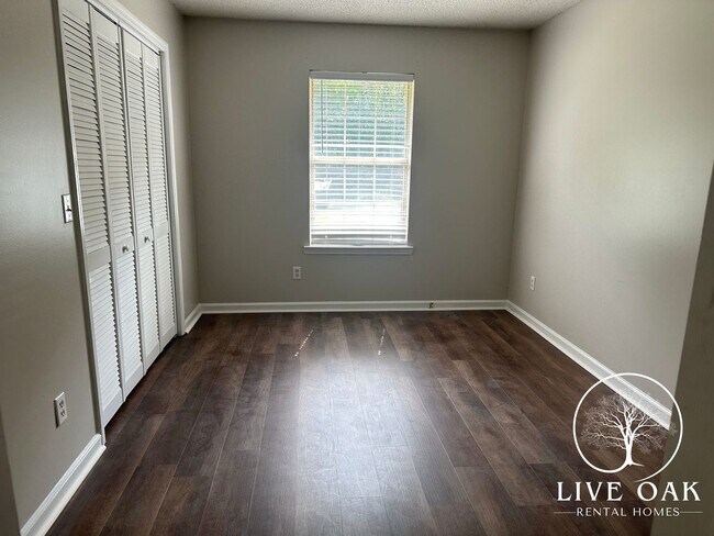 Building Photo - ENJOY A $500 MOVE-IN CREDIT WHEN YOU LEASE TODAY!**