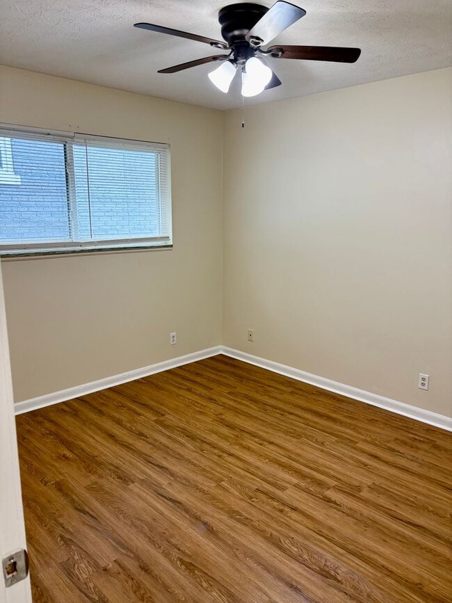 Building Photo - 2 bedroom 1 bath unit for rent in the High...