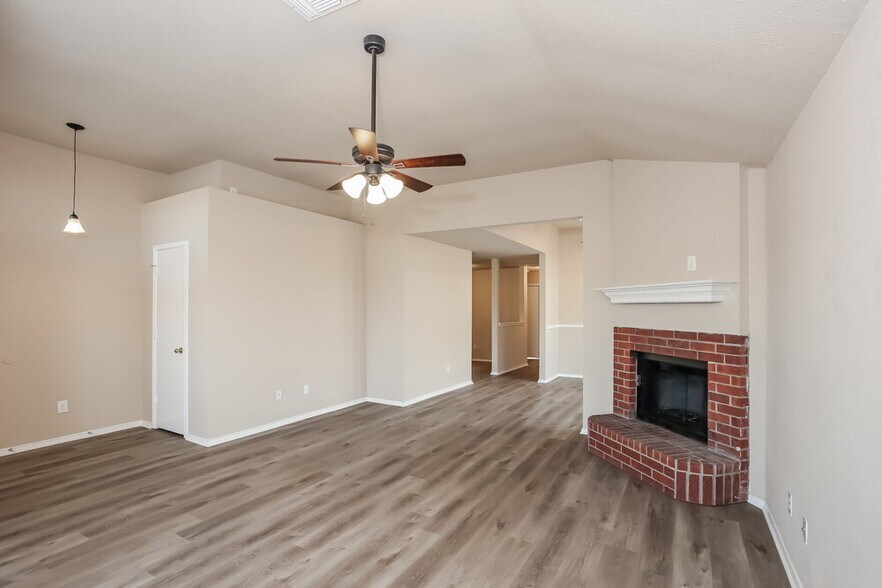 Building Photo - 8600 Cove Meadow Ln