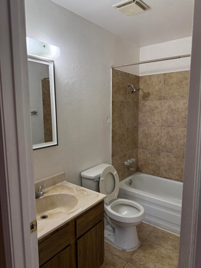 Building Photo - 1540 Glendale Ct SE