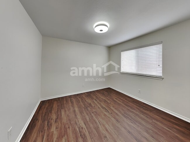 Building Photo - 1204 Buehler Ct