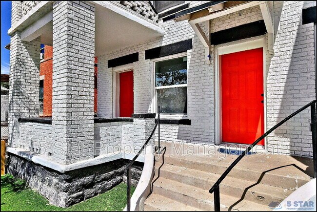 Building Photo - 615 Arizona Ave