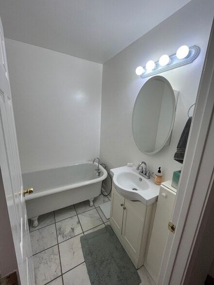 modern features - 2 Meadowlark Sq