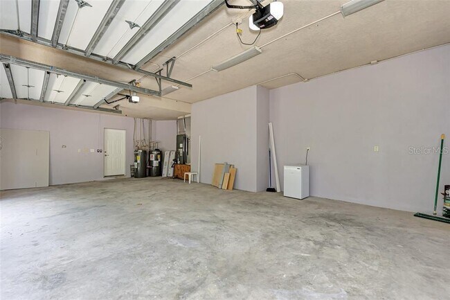 Building Photo - 1648 Bayshore Dr