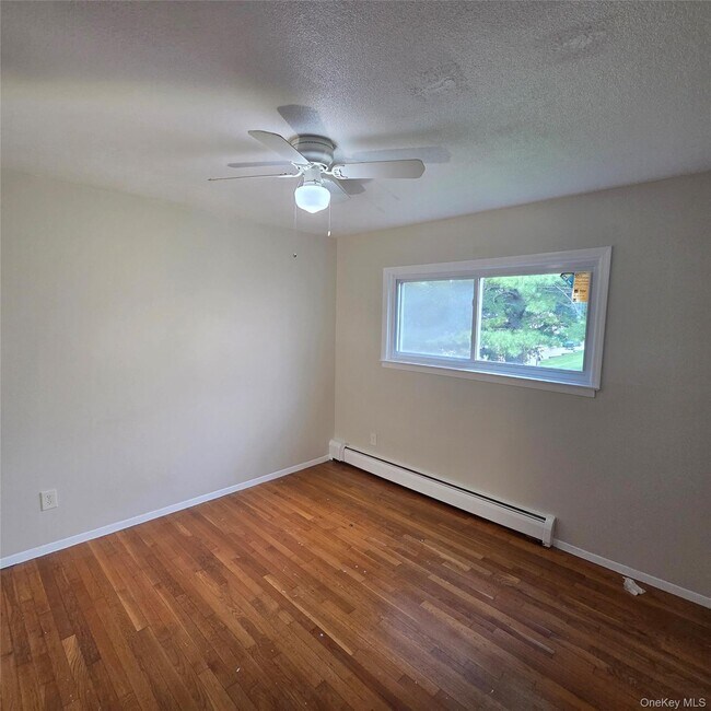 Building Photo - 3 Fishkill Glen Dr
