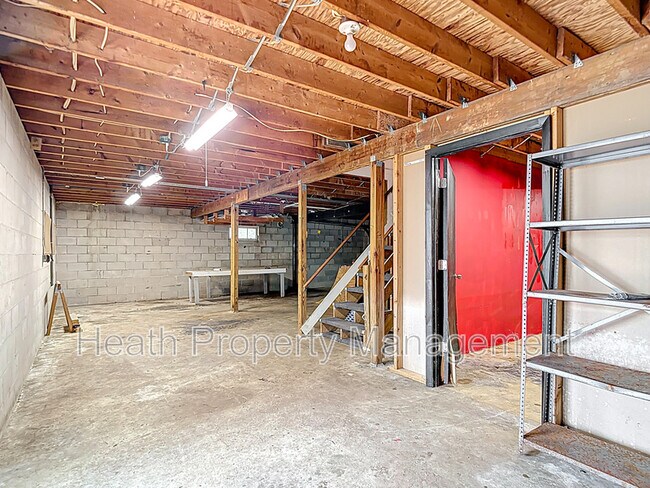 Building Photo - 13918 Raie Ave