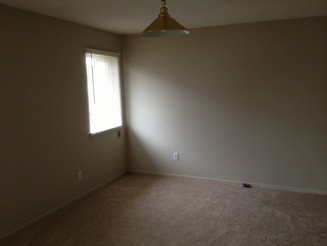 Building Photo - 4224-4224 N Commercial Ave