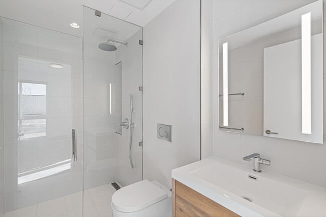 Building Photo - 13852 Scenic Crest Cir