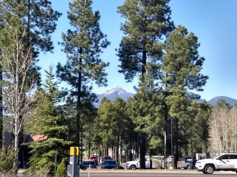 Building Photo - 1385 W University Ave