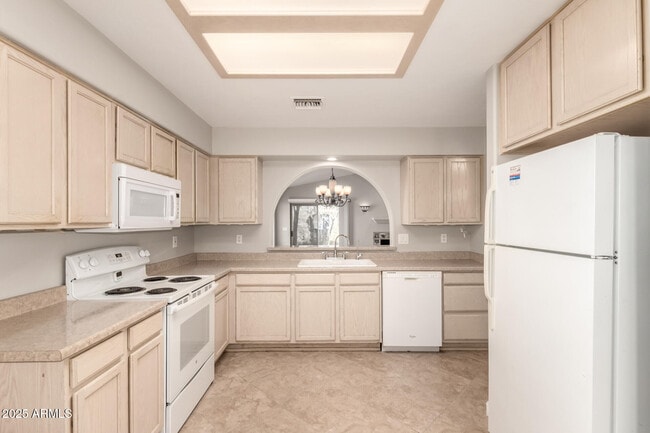 Building Photo - 17303 E Caliente Dr