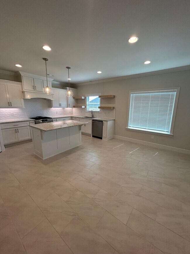 Building Photo - Beautiful Bentonville Home! 4 Bedrooms, 2....