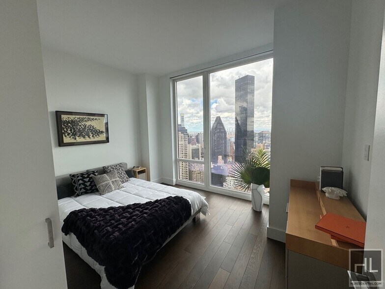 Building Photo - East 44th Street