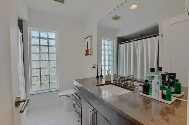 Building Photo - 1167 SW 13th Dr