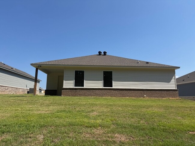 Building Photo - Now Pre-Leasing — Comfortable 3 Bedroom Living in Benton