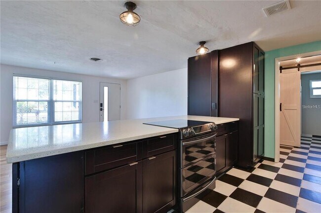 Building Photo - 7355 Cass Cir