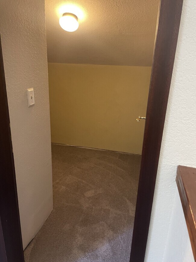 Building Photo - 100 Suntree Ln