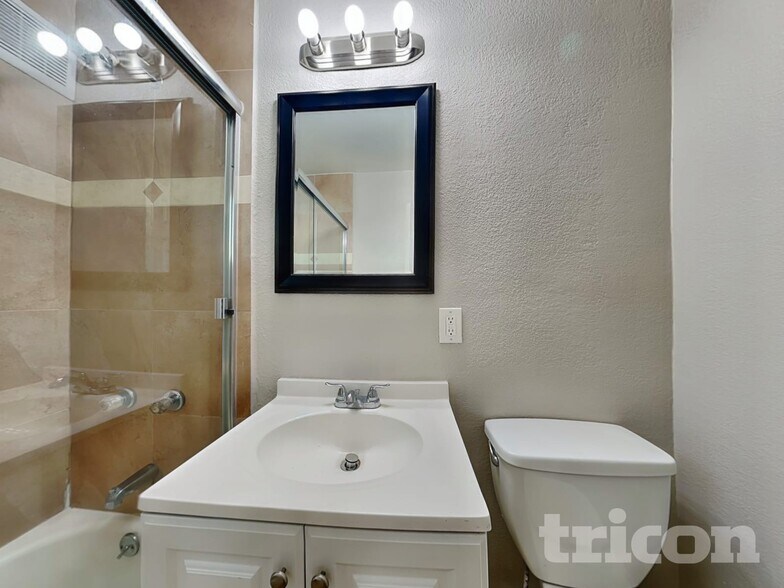 Building Photo - 500 Shaddick Dr