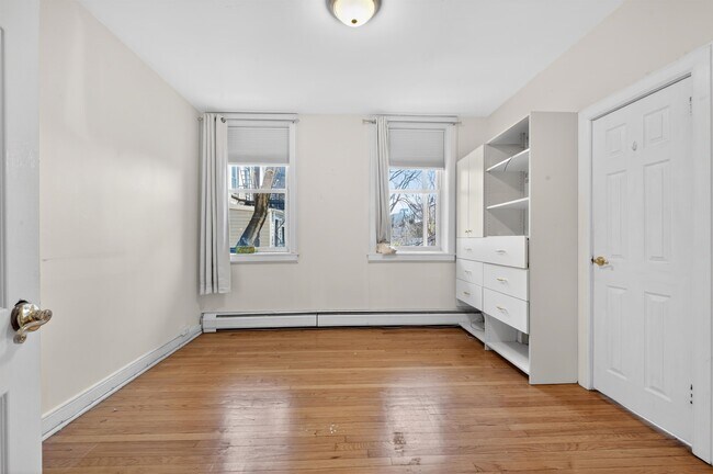 Building Photo - 105 8th St