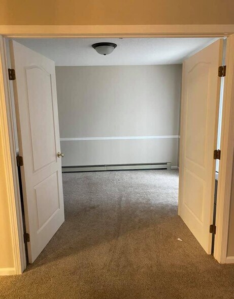 Building Photo - 3321 Echo Dells Ave