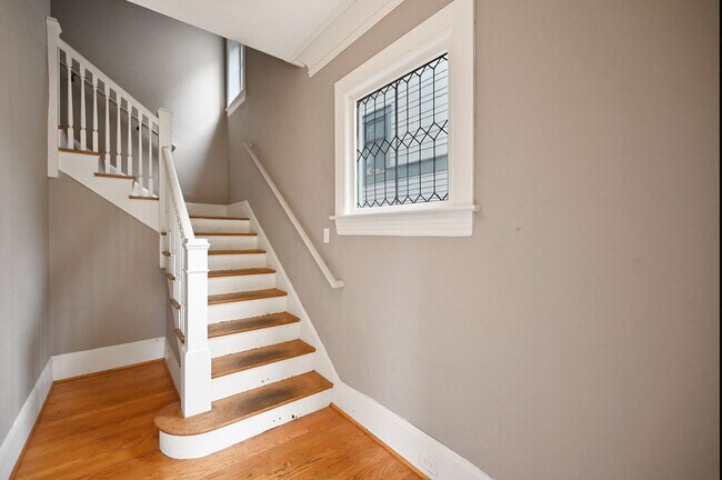 Building Photo - 1509 10th Ave W