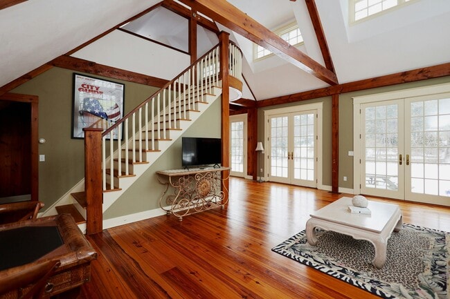 Building Photo - 369 Ethan Allen Hwy