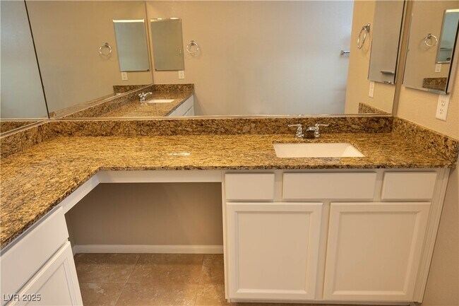 Building Photo - 10561 Sariah Skye Ave