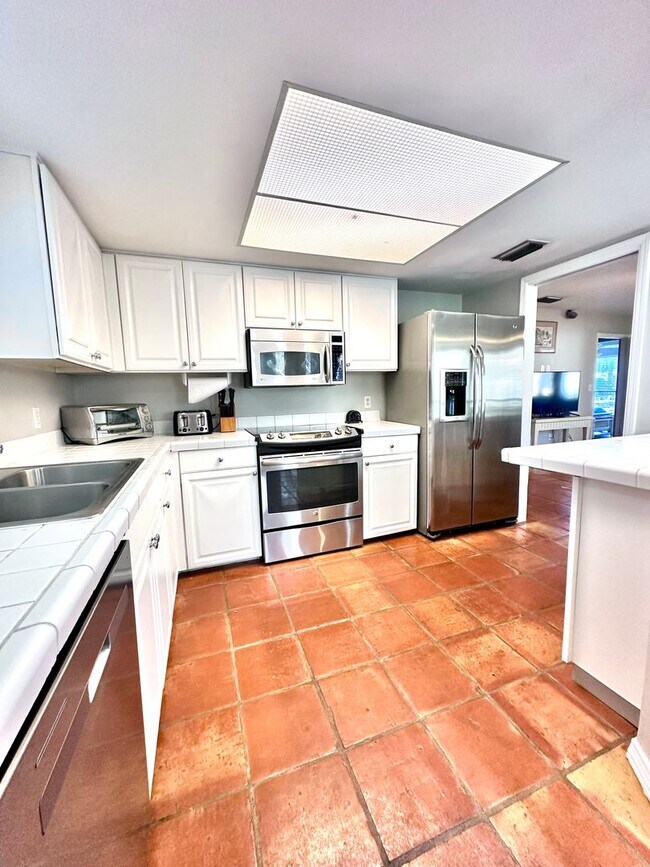 Building Photo - Fully furnished 2-Bedroom, 2-Bath Lakefront Cottage in Sandestin Resort available for Long Term R...