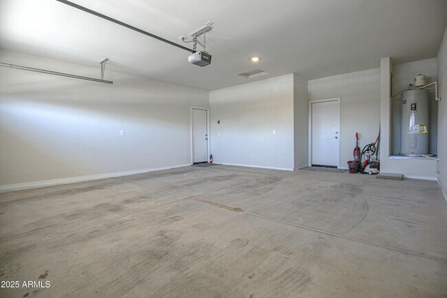 Building Photo - 24380 W Jones Ave
