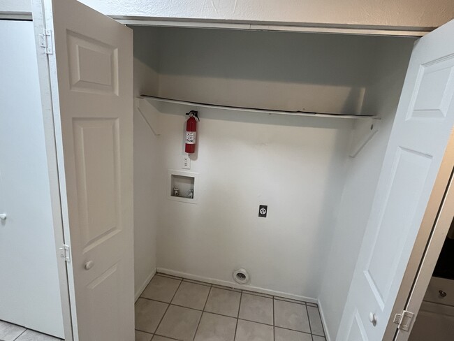 Building Photo - 8836 Hidden Hill Dr