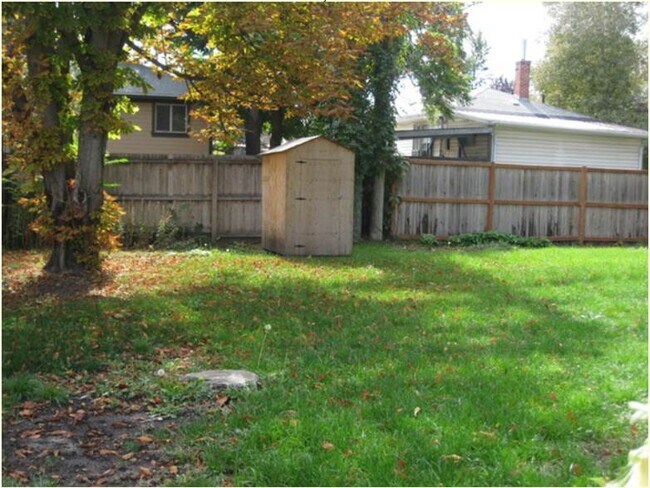 Building Photo - 554 E Commonwealth Ave