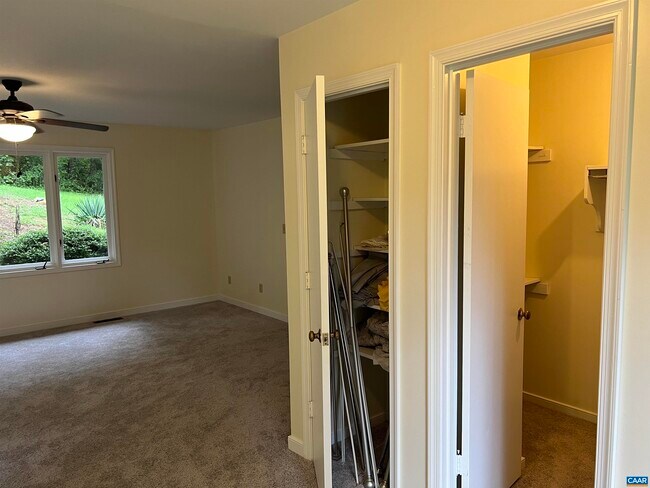 Building Photo - 14150 James River Rd