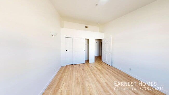 Building Photo - 18347 Saticoy St