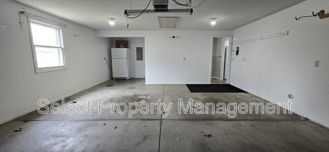 Building Photo - 3821 Aboite Lake Dr