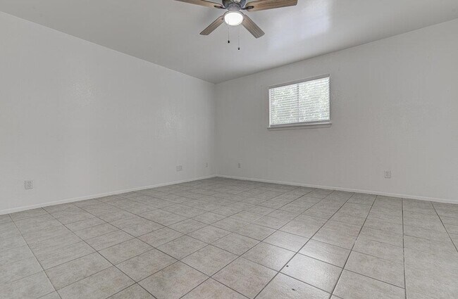 Building Photo - 805 Sirocco Dr