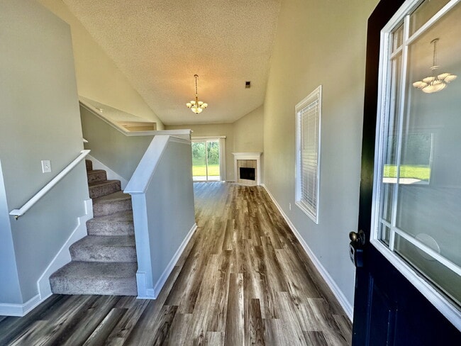 Building Photo - Fantastic Three Bedroom Updated Home in Bluffton!