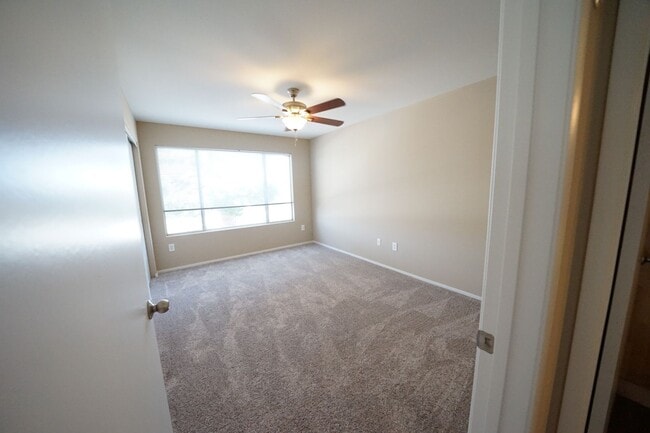 Building Photo - Beautiful 2 bed 2 bath upstairs unit in gated community.