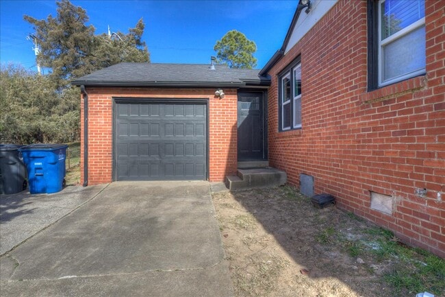 Building Photo - 1223 E 31st St