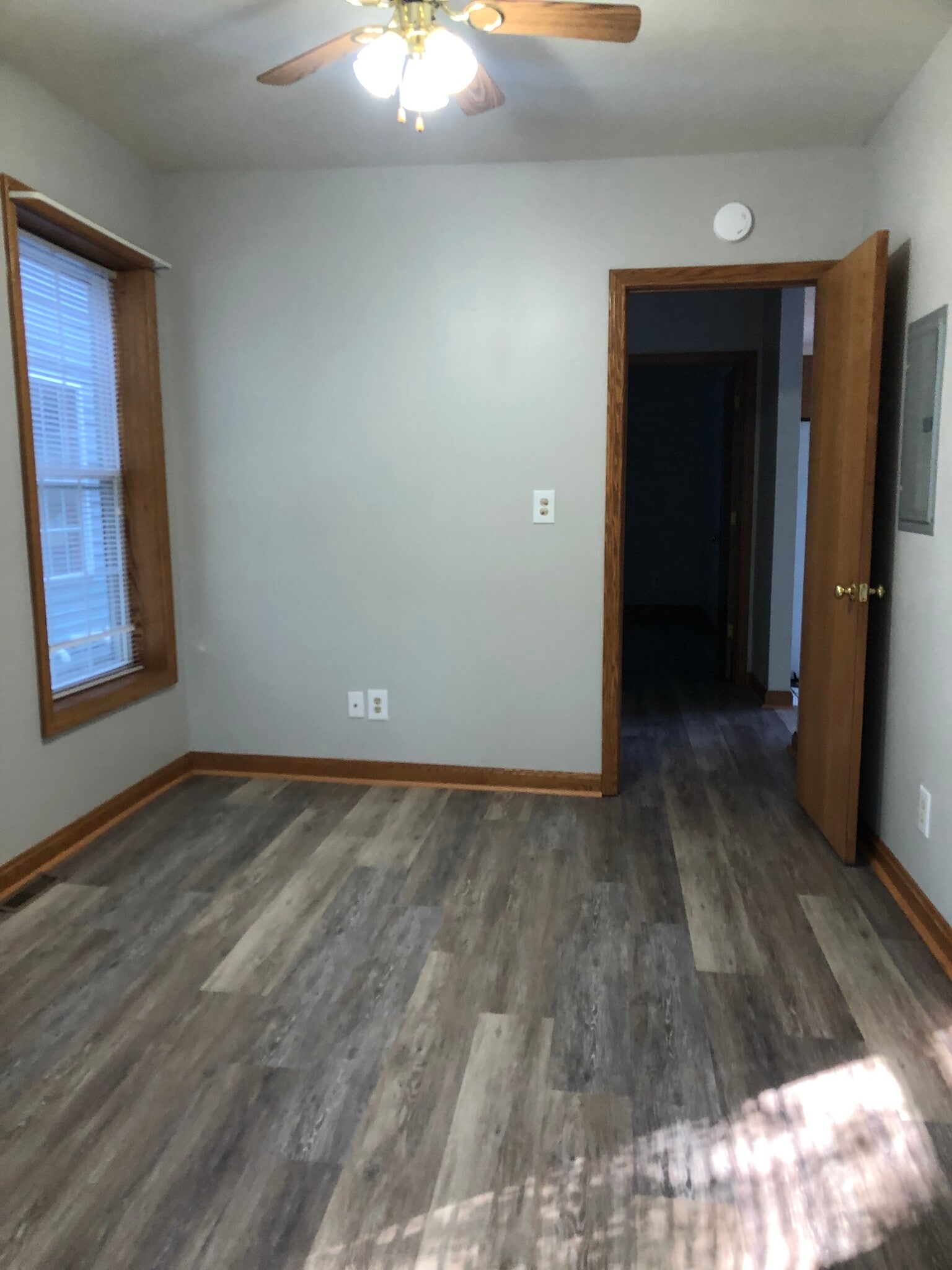 Building Photo - 102 Parade St