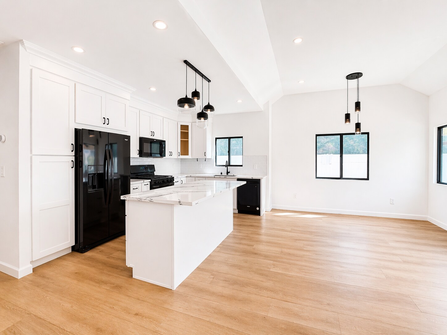 Building Photo - 818 N Genesee Ave