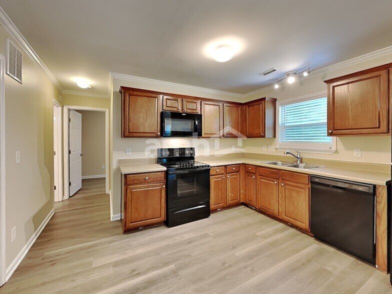 Building Photo - 111 Chadford Pl