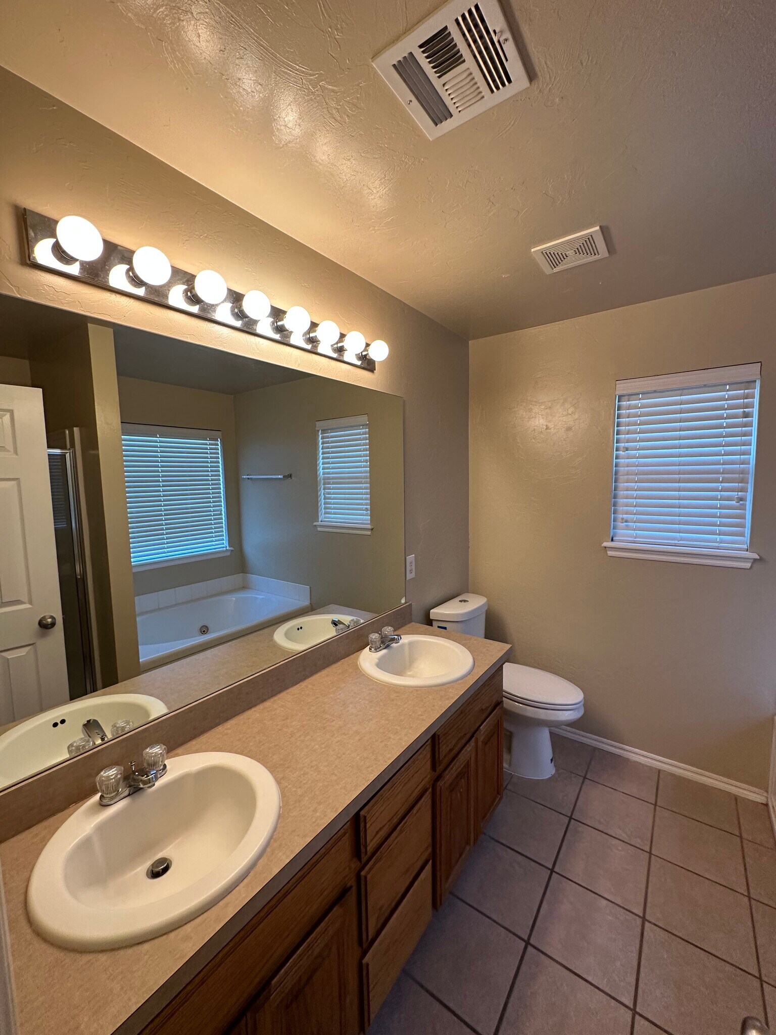 Building Photo - 809 Beechwood Way