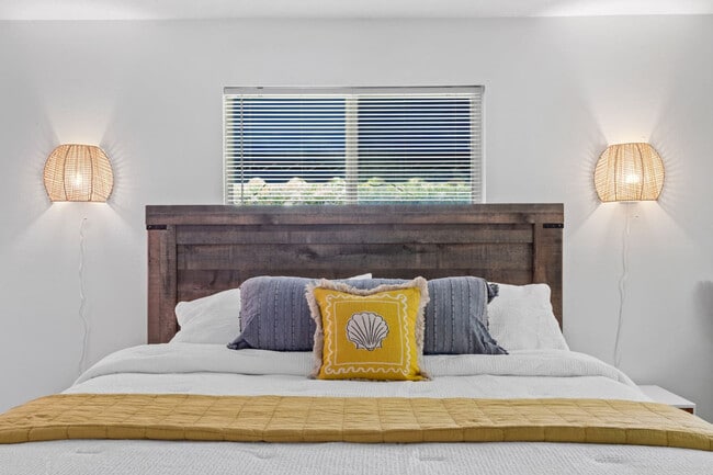 Building Photo - 460 Magellan Dr