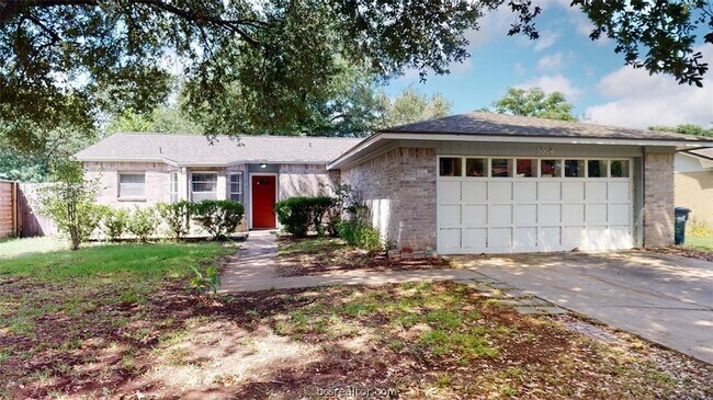 Building Photo - 3004 Longleaf Dr