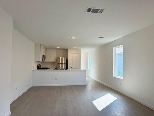 Building Photo - 10319 Munoz Mnr