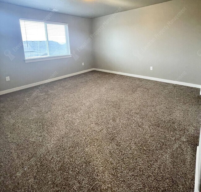 Building Photo - Rare 5 BR home in Southwest Redmond