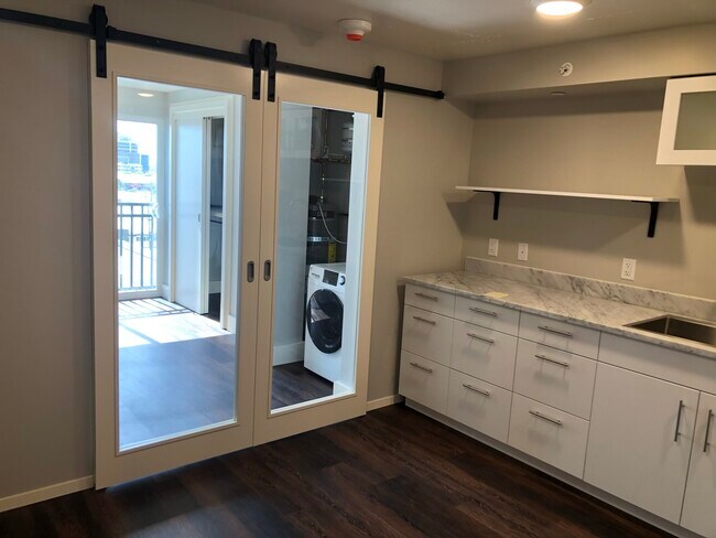 Building Photo - 803 Waimanu St